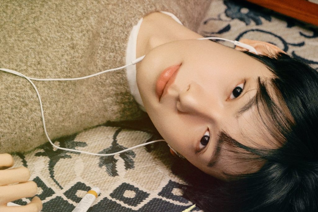 Chuei Li Yu has sold over 110,000 copies in his first week since debut.