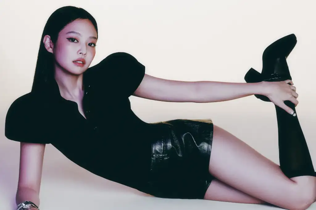 Jennie donates 100 Million KRW (~70,000 USD) from ‘J2NNI5’ photo exhibition